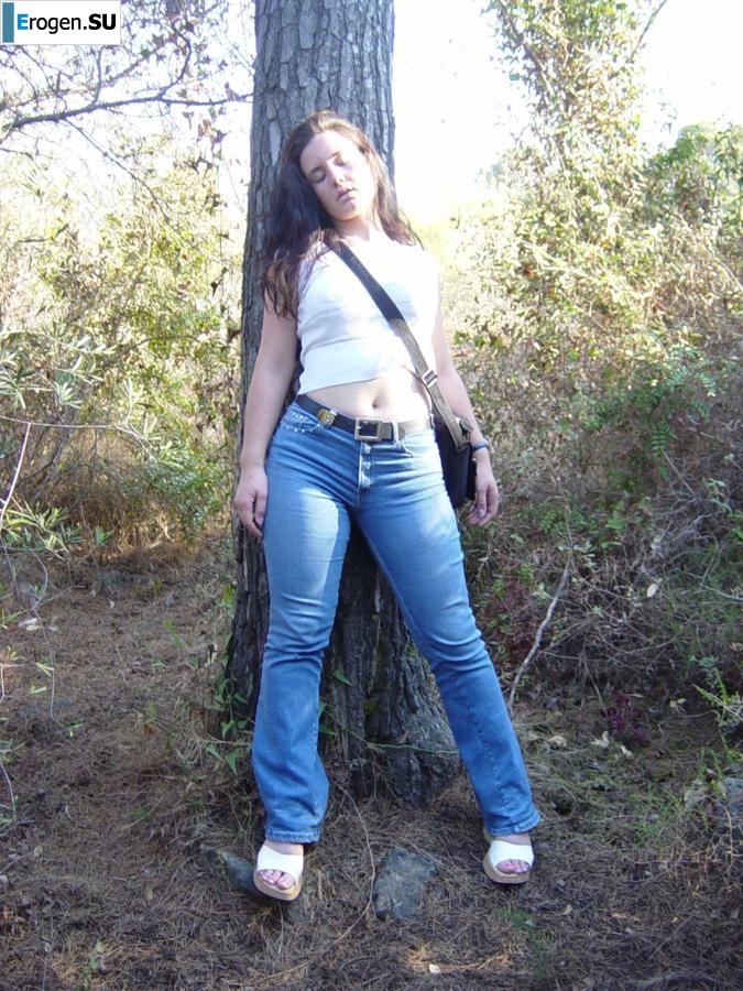 Low-handed brunette. Part 2. Photo 19