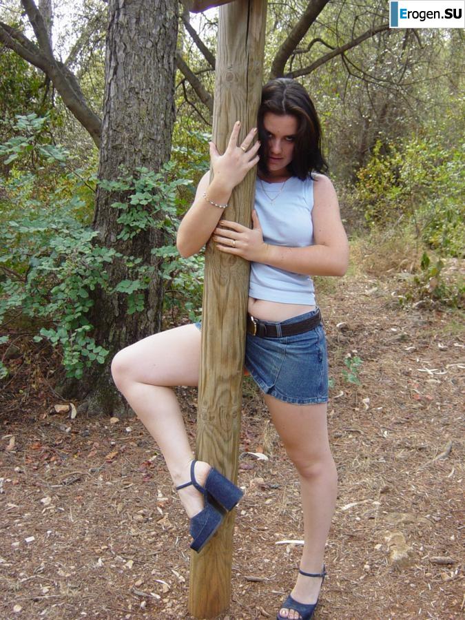 Low-handed brunette. Part 2. Photo 31