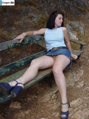 Low-handed brunette. Part 2. Thumb 27