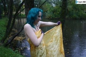 Eve in the park. Thumb 17