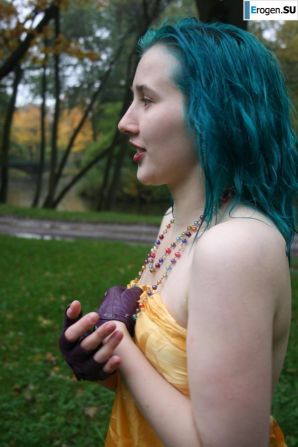 Eve in the park. Thumb 40