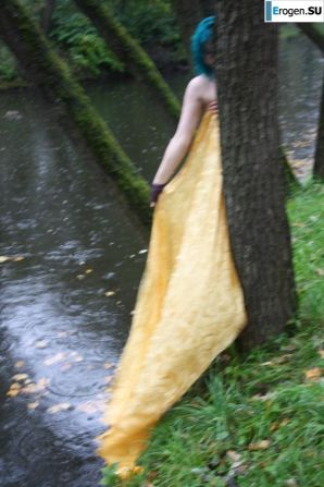 Eve in the park. Thumb 6