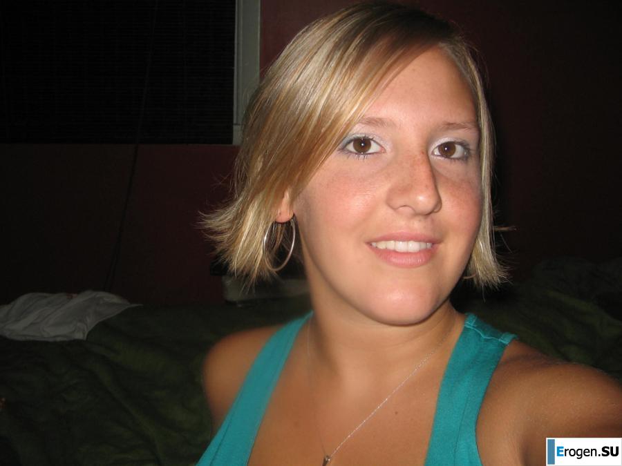 The donut girl and her personal photos. Photo 19