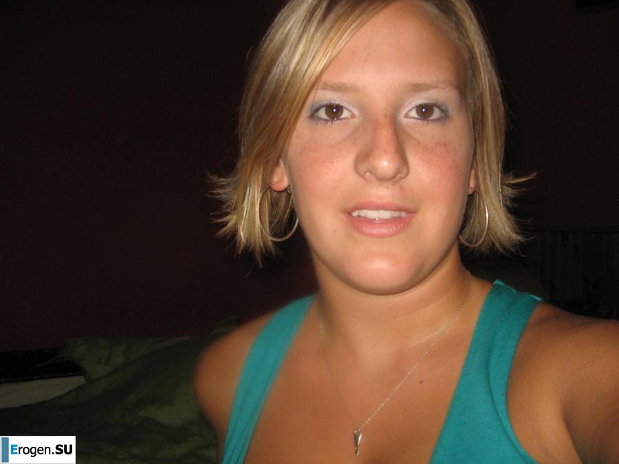 The donut girl and her personal photos. Photo 30