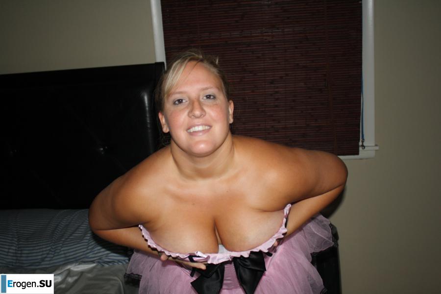 The donut girl and her personal photos. Photo 35