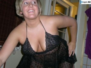 The donut girl and her personal photos. Thumb 28