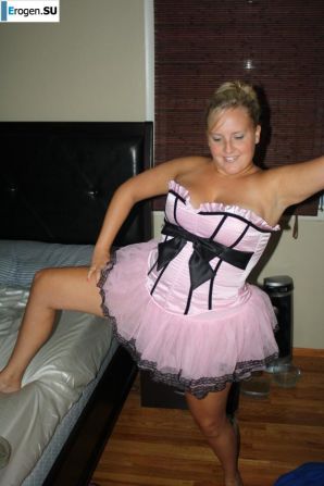 The donut girl and her personal photos. Thumb 33