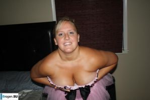 The donut girl and her personal photos. Thumb 35