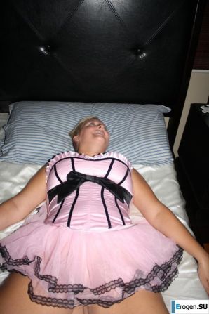 The donut girl and her personal photos. Thumb 40