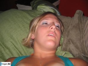 The donut girl and her personal photos. Thumb 7