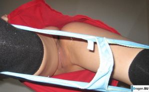 Азиатка развлекается дома. Эскиз 36