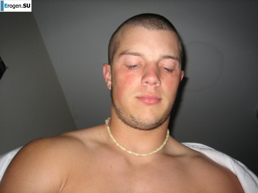 Blonde, muscled and friends. Photo 28