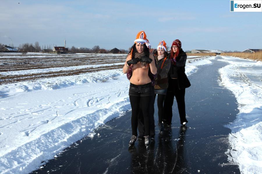 Dutch nudists in winter. Part 2. Photo 22