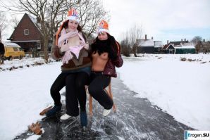 Dutch nudists in winter. Part 2. Thumb 35