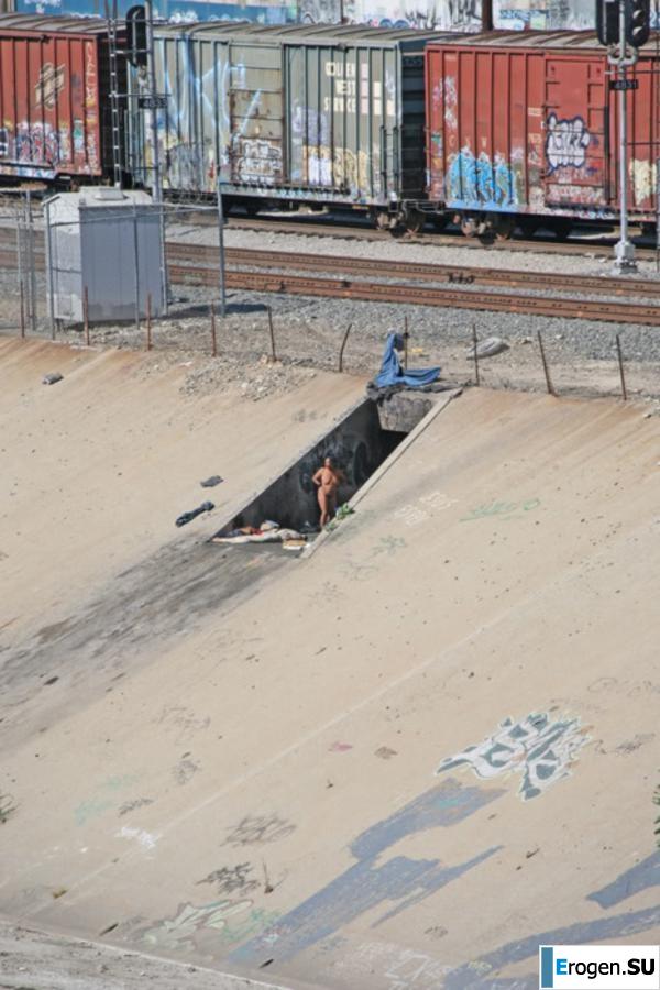 Graffiti on Girls. Photo 38