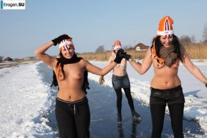 Dutch nudists in winter. Part 3. Thumb 19