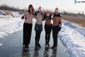 Dutch nudists in winter. Part 3. Thumb 26