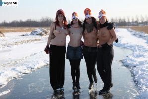 Dutch nudists in winter. Part 3. Thumb 27