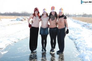Dutch nudists in winter. Part 3. Thumb 32
