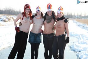 Dutch nudists in winter. Part 3. Thumb 33
