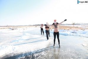 Dutch nudists in winter. Part 3. Thumb 36