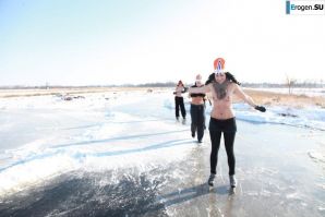 Dutch nudists in winter. Part 3. Thumb 37