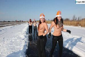 Dutch nudists in winter. Part 3. Thumb 5