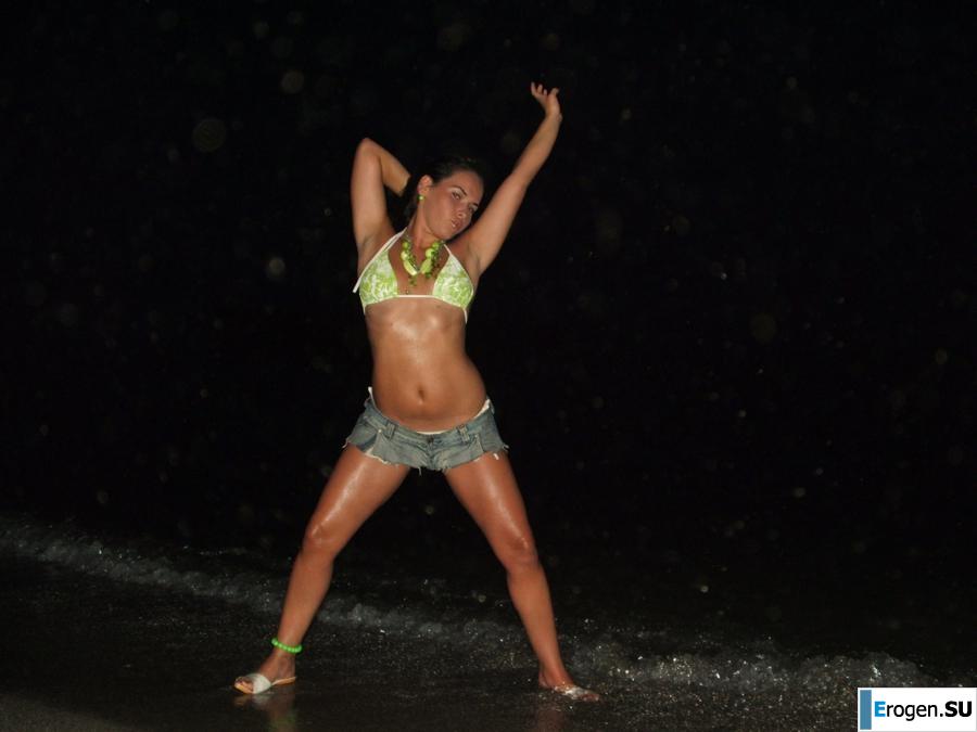 Brunette with forms. Part 2. Photo 14