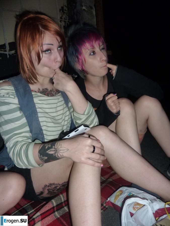 Бухие русские неформалки на крыше. Фото 15