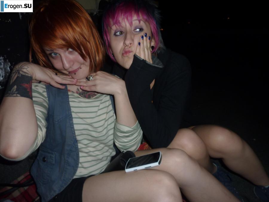 Бухие русские неформалки на крыше. Фото 17