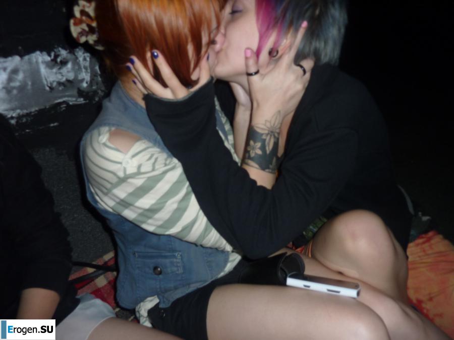 Бухие русские неформалки на крыше. Фото 20