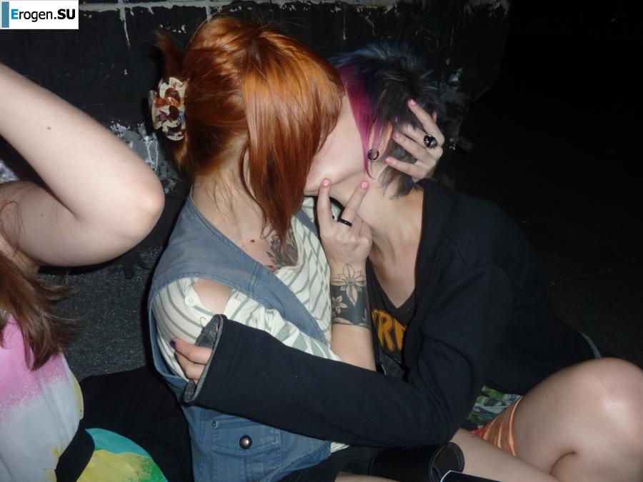 Бухие русские неформалки на крыше. Фото 22