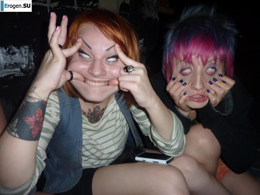 Бухие русские неформалки на крыше. Фото 25