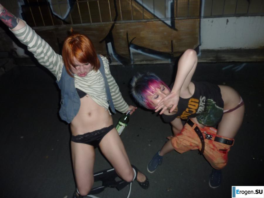 Бухие русские неформалки на крыше. Фото 36