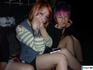 Бухие русские неформалки на крыше. Эскиз 16