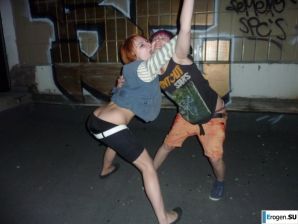 Бухие русские неформалки на крыше. Эскиз 35