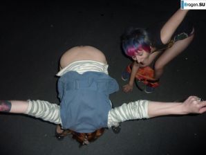 Бухие русские неформалки на крыше. Эскиз 37