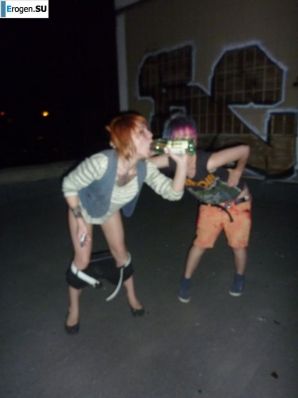 Бухие русские неформалки на крыше. Эскиз 38