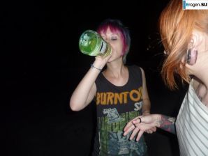 Бухие русские неформалки на крыше. Часть 2. Эскиз 36