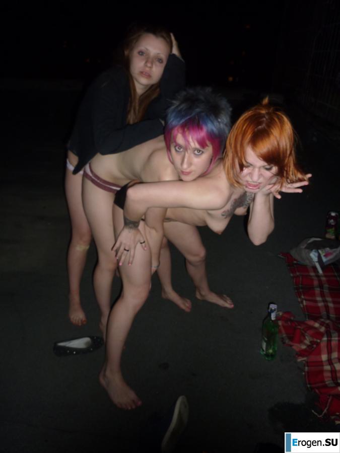 Бухие русские неформалки на крыше. Часть 3. Фото 17