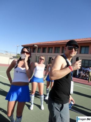 группы девушек промоутеров. Эскиз 36