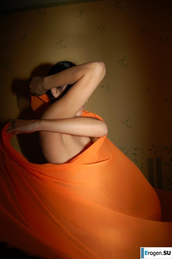 Brunette home photo session. Photo 14