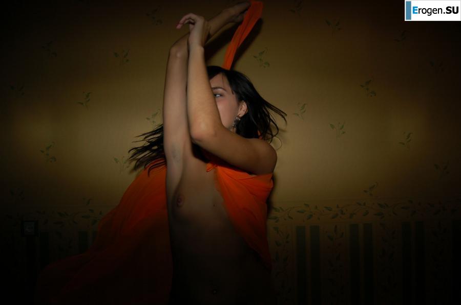 Brunette home photo session. Photo 26