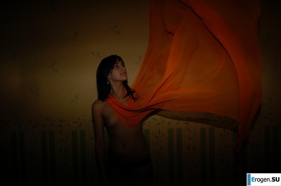 Brunette home photo session. Photo 35