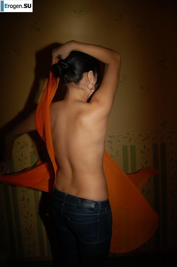 Brunette home photo session. Photo 7