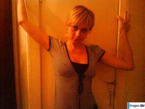 Дэвушка и ковер. Эскиз 40