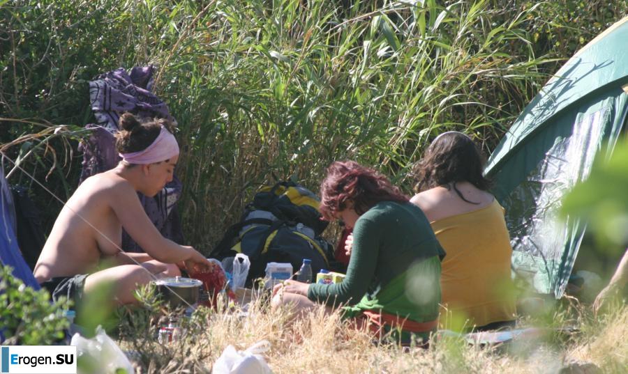 And again, hippies. Now on the beach. Photo 37