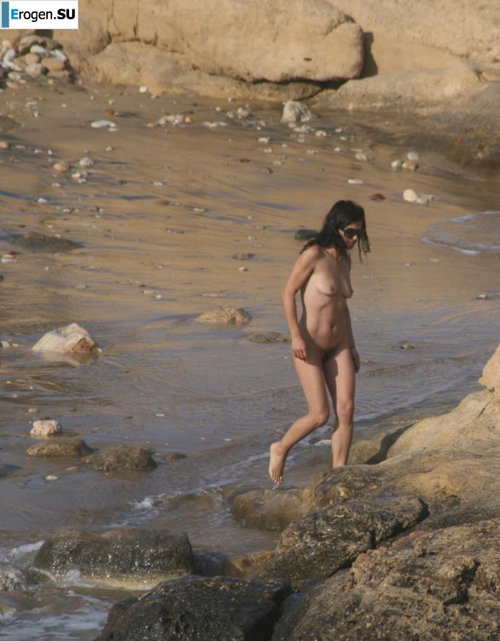 And again, hippies. Now on the beach. Photo 4