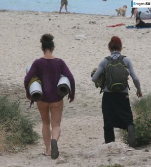 И снова хиппи. Теперь на пляжу. Эскиз 16