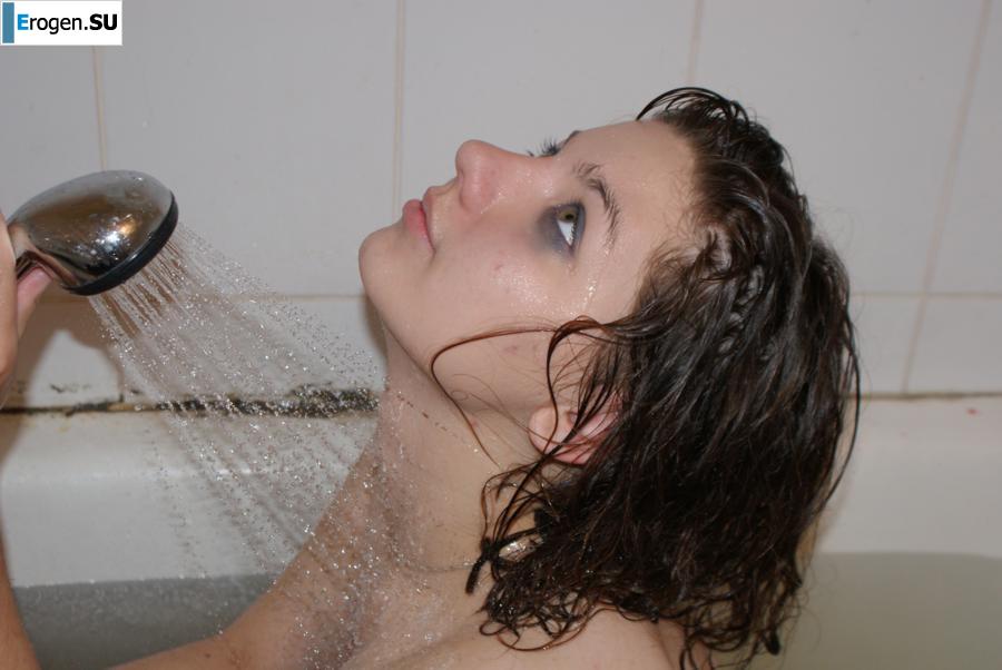 The girl in the bathroom plays with wax. Part 2. Photo 11